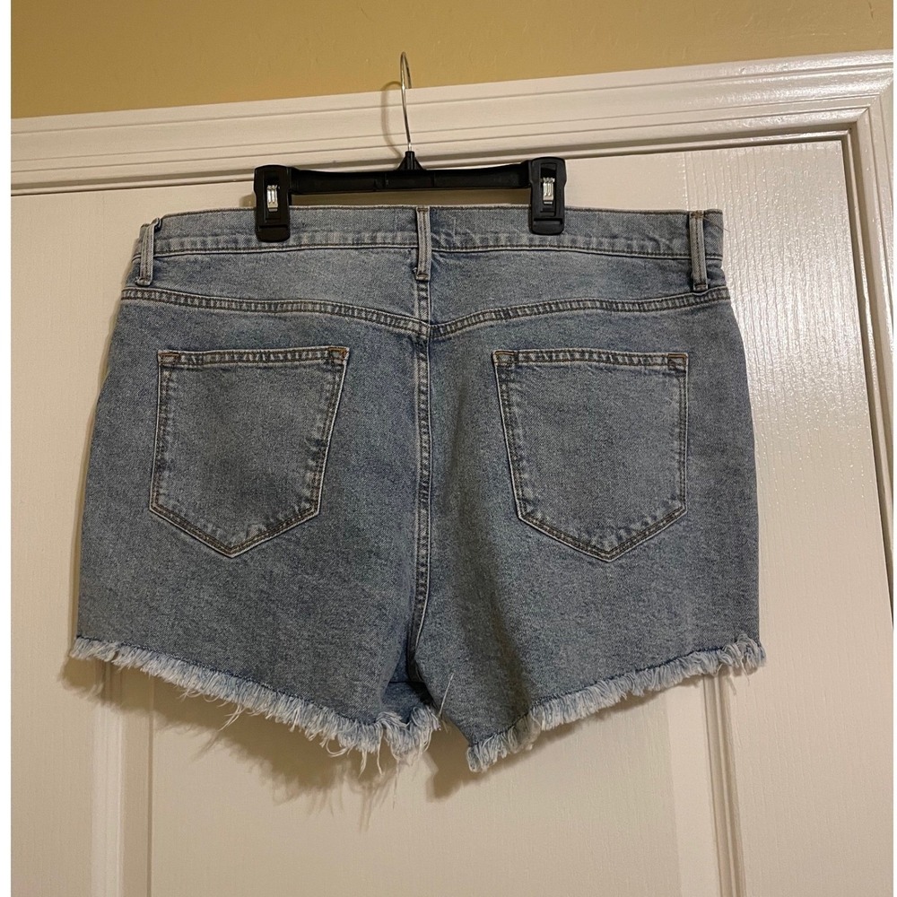Driftwood Goldie Floral Eyelet Cutout Denim Shorts Light Wash Raw Hem 33 NEW - Picture 6 of 9
